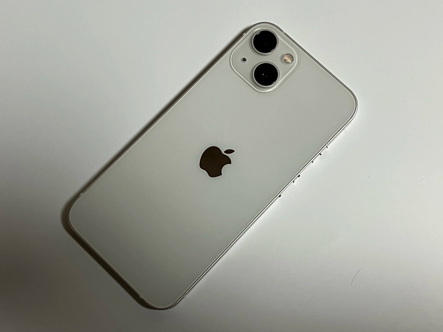 अनलक गरिएको एप्पल आईफोन १३ ६.१" सुपर रेटिना XDR OLED र्‍याम ४GB रोम १२८GB फेस आईडी A१५ IOS ५G आईफोन १३ स्मार्टफोन