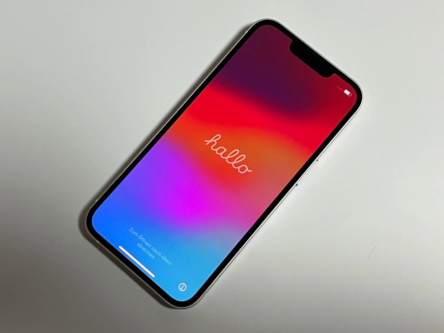 अनलक गरिएको एप्पल आईफोन १३ ६.१" सुपर रेटिना XDR OLED र्‍याम ४GB रोम १२८GB फेस आईडी A१५ IOS ५G आईफोन १३ स्मार्टफोन