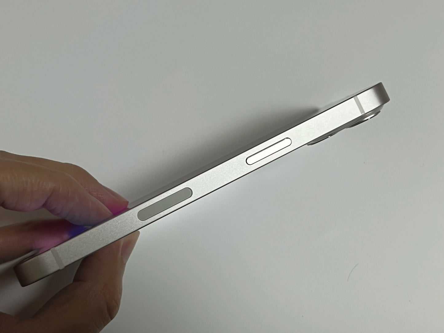 अनलक गरिएको एप्पल आईफोन १३ ६.१" सुपर रेटिना XDR OLED र्‍याम ४GB रोम १२८GB फेस आईडी A१५ IOS ५G आईफोन १३ स्मार्टफोन